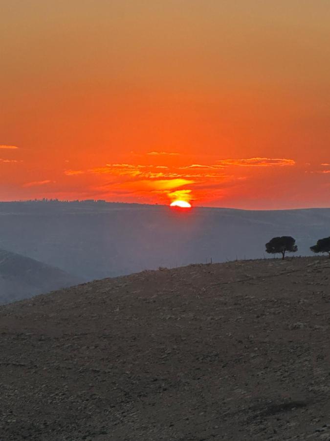 Wadi Al-Wala View Camp Madaba Exterior foto